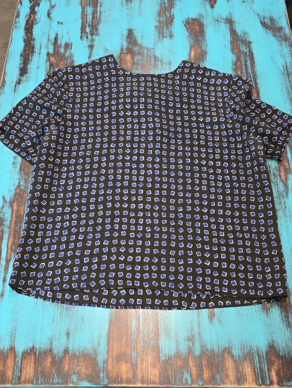 Le Suit Black Top with Blue Geometric Print
